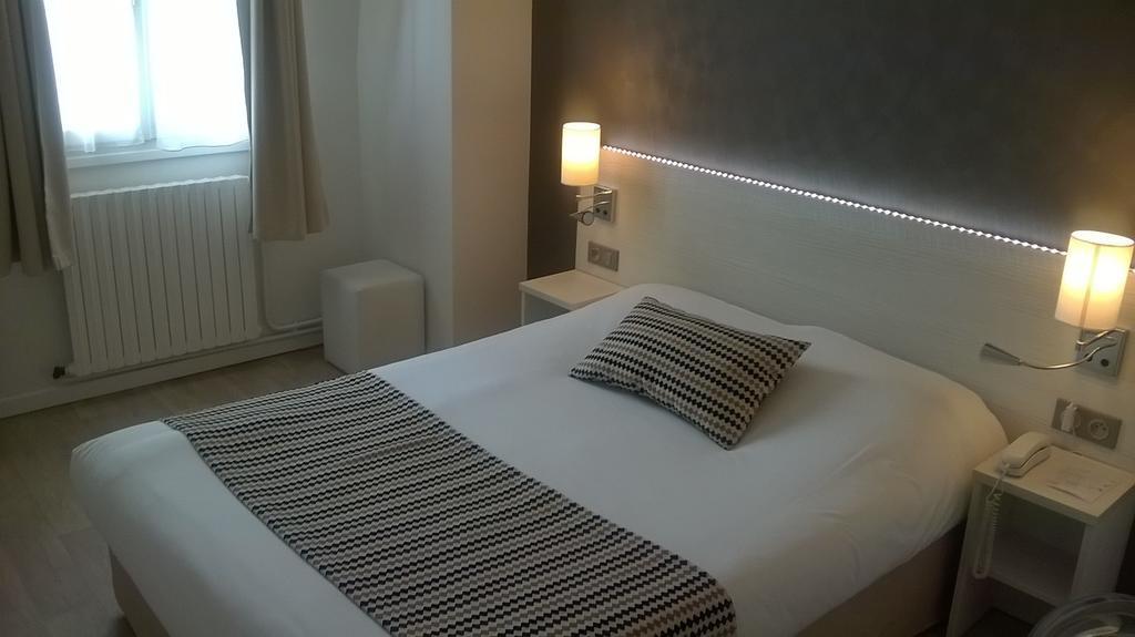 Contact Hotel Du Cerf ชาโต-กงติเยร์ ห้อง รูปภาพ