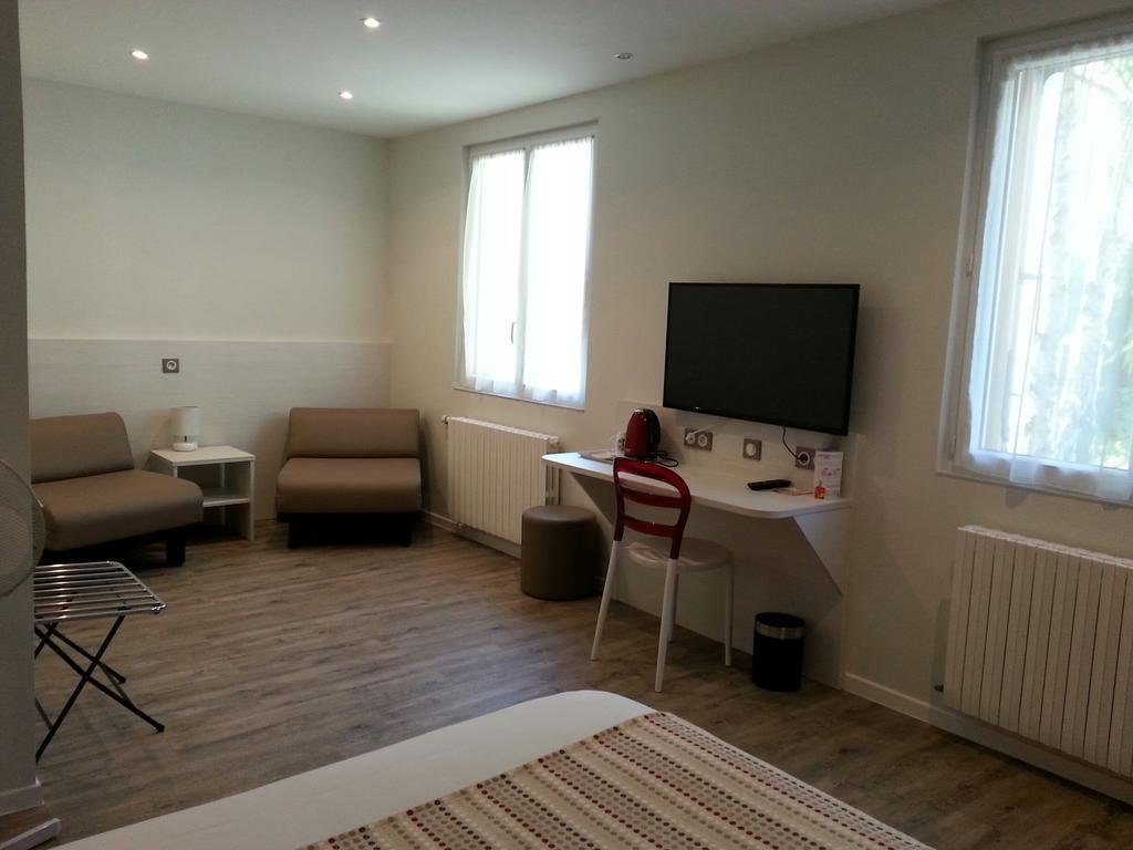 Contact Hotel Du Cerf ชาโต-กงติเยร์ ภายนอก รูปภาพ