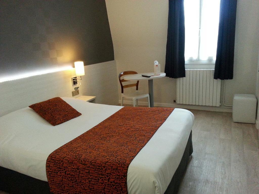 Contact Hotel Du Cerf ชาโต-กงติเยร์ ห้อง รูปภาพ