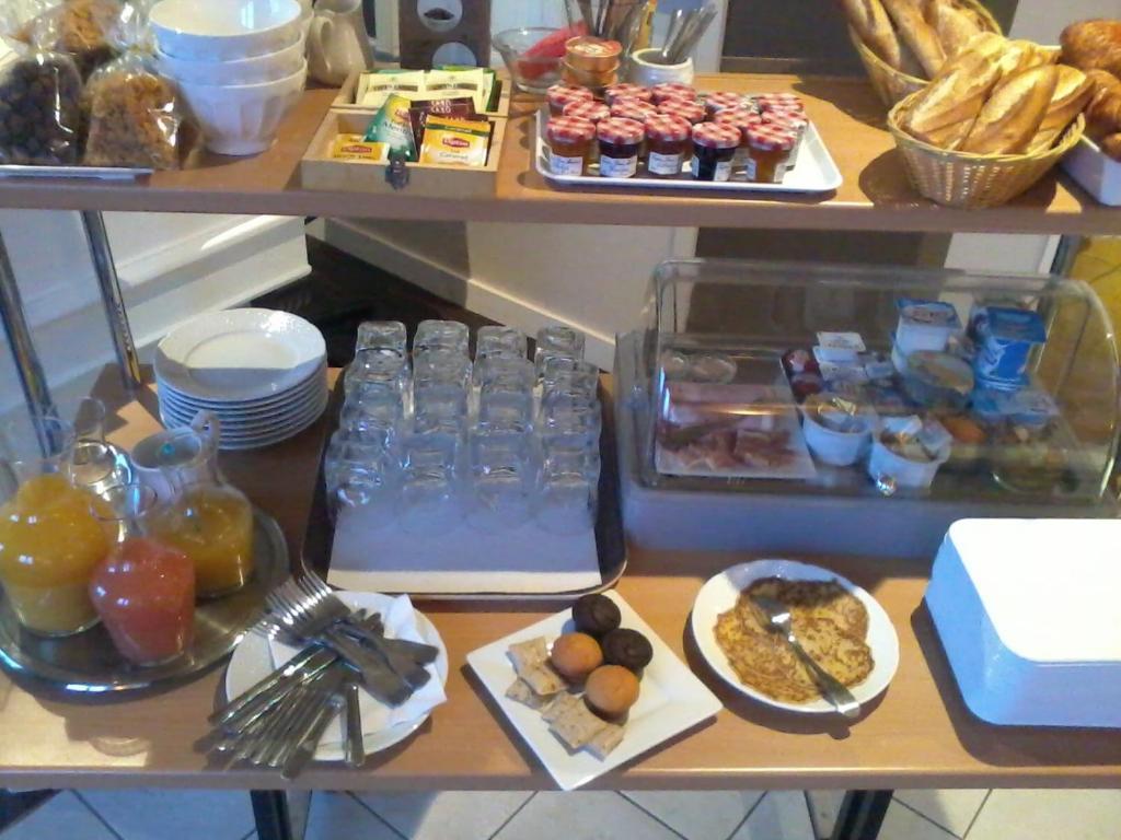 Contact Hotel Du Cerf ชาโต-กงติเยร์ ภายนอก รูปภาพ