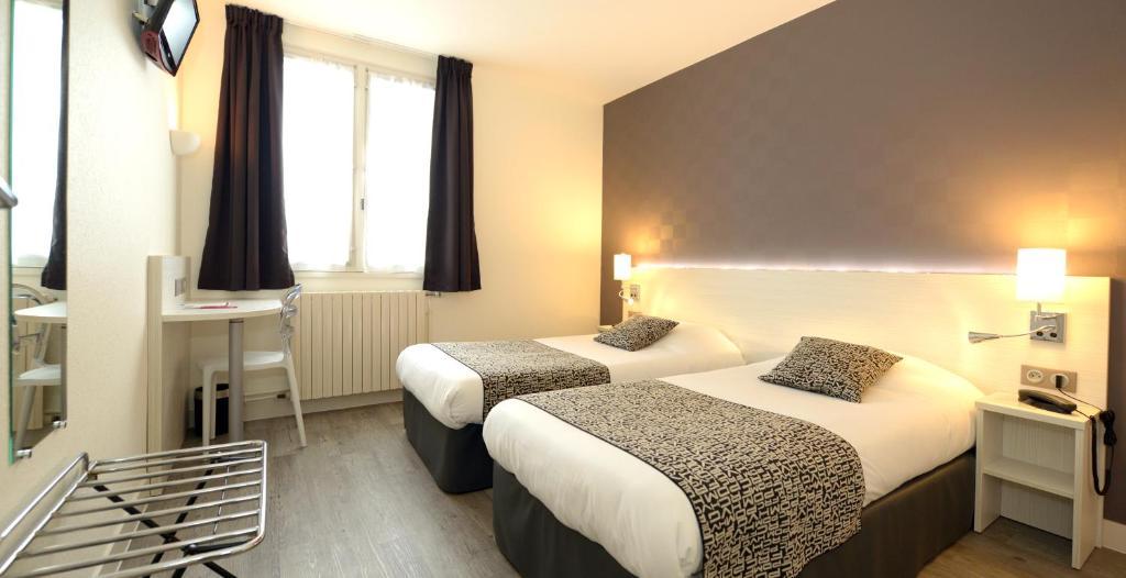 Contact Hotel Du Cerf ชาโต-กงติเยร์ ห้อง รูปภาพ